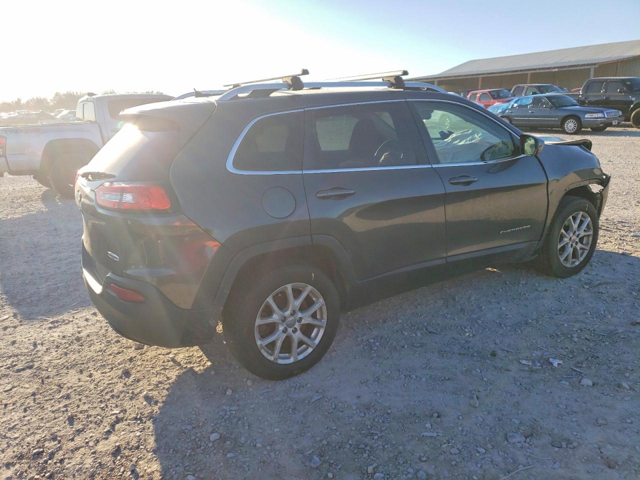 2015 JEEP CHEROKEE LATITUDE photo 3
