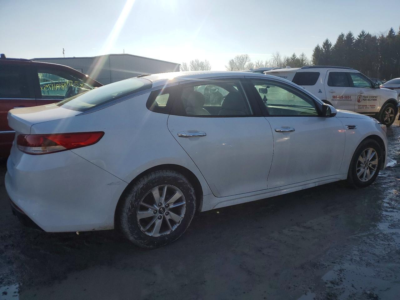 2016 KIA OPTIMA LX photo 3