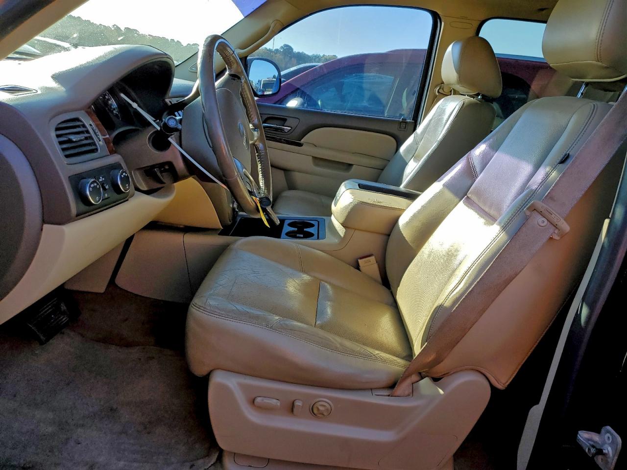 2010 GMC YUKON XL K1500 SLT photo 7