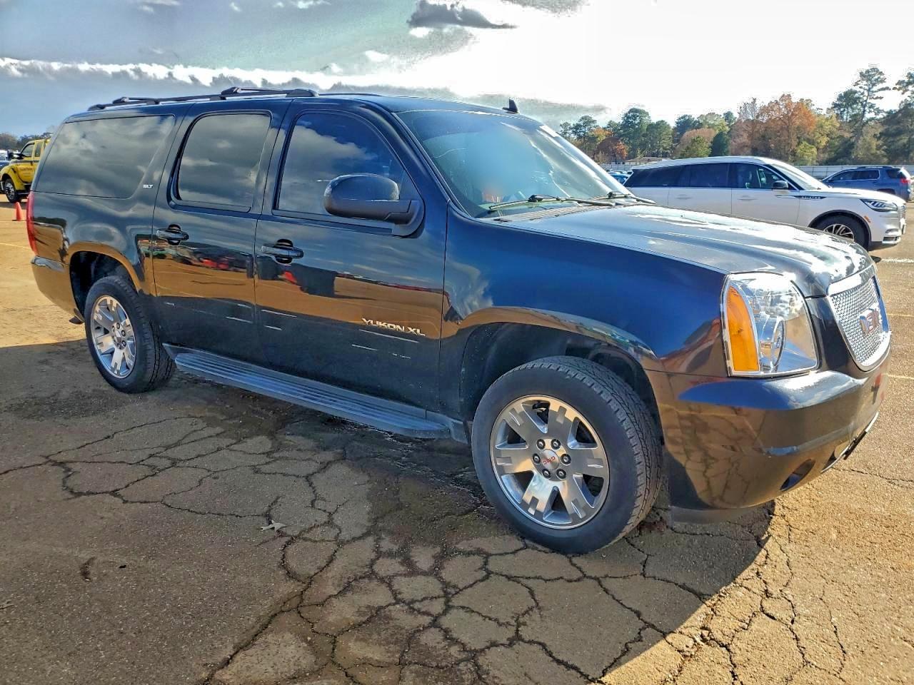 2010 GMC YUKON XL K1500 SLT photo 4