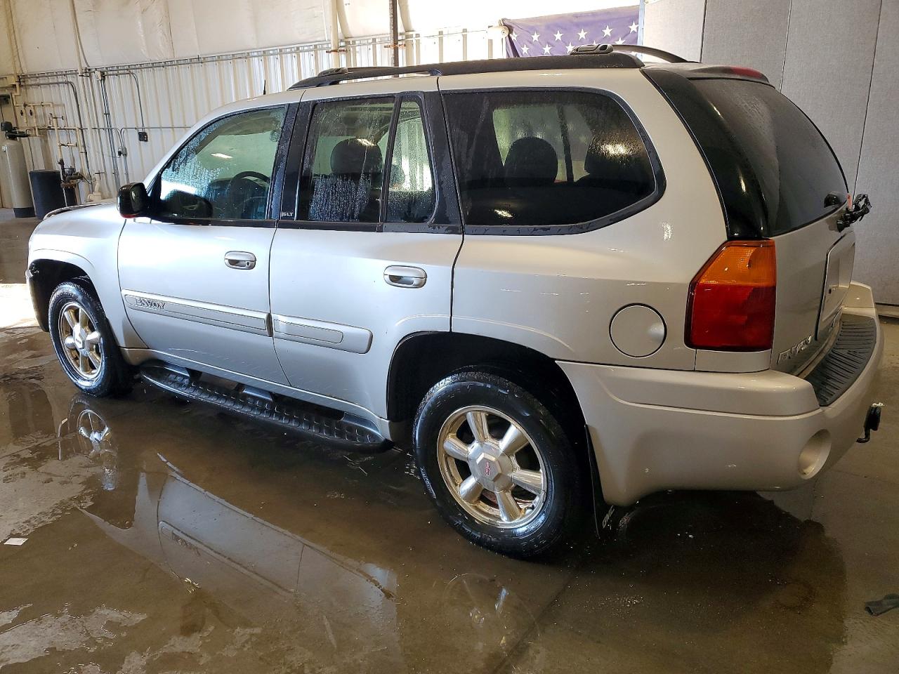 2005 GMC ENVOY photo 2