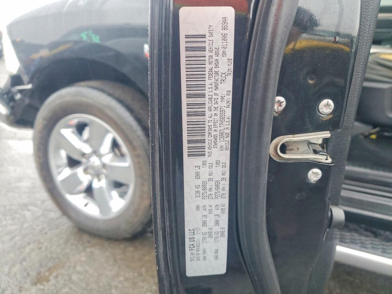 2017 RAM 1500 SLT photo 12