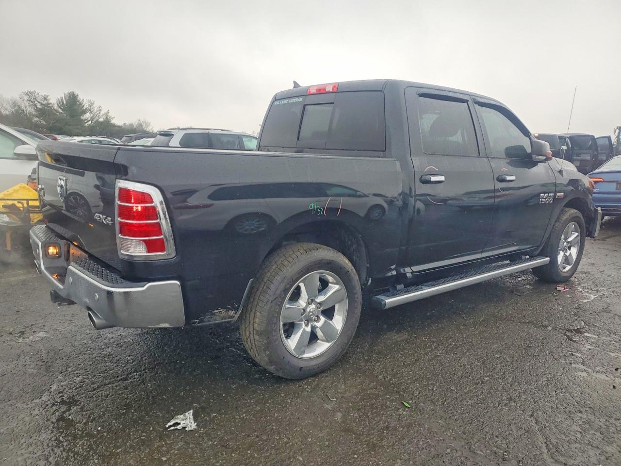 2017 RAM 1500 SLT photo 3