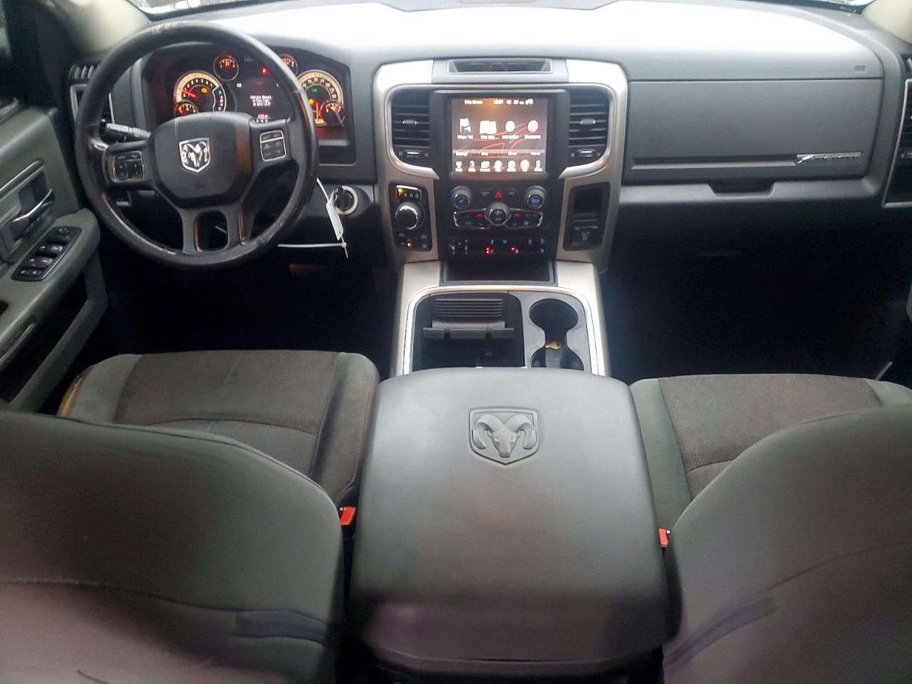 2017 RAM 1500 SLT photo 8