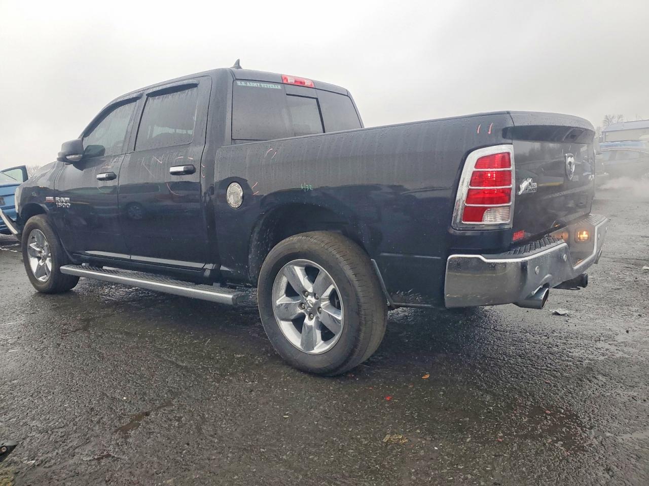 2017 RAM 1500 SLT photo 2