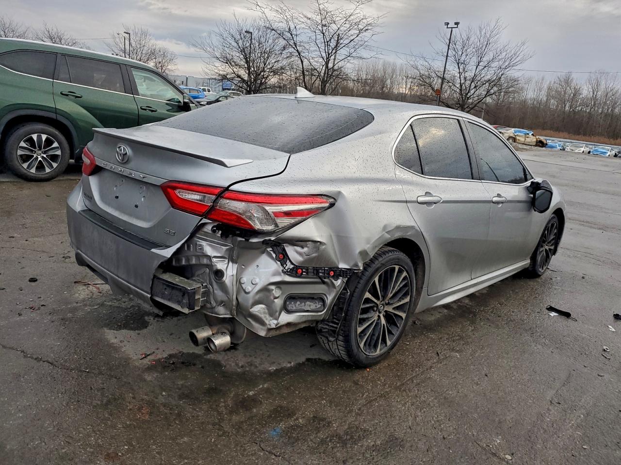 2019 TOYOTA CAMRY L photo 3