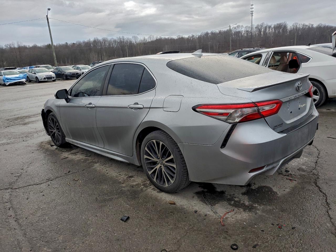 2019 TOYOTA CAMRY L photo 2