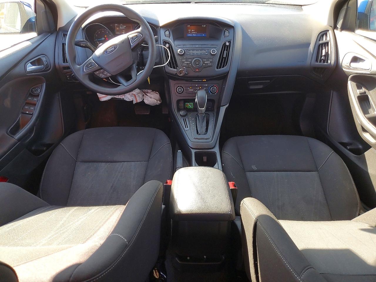 2018 FORD FOCUS SE photo 8