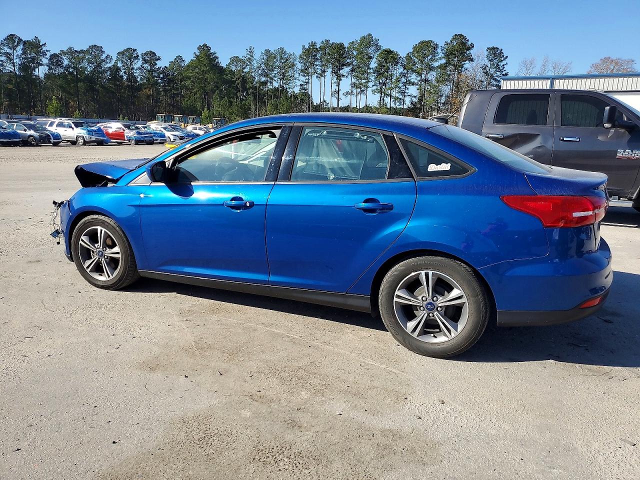 2018 FORD FOCUS SE photo 2