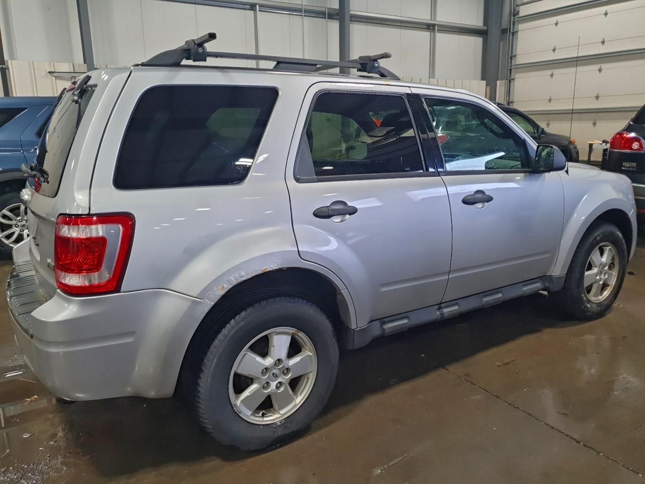 2011 FORD ESCAPE XLT photo 3