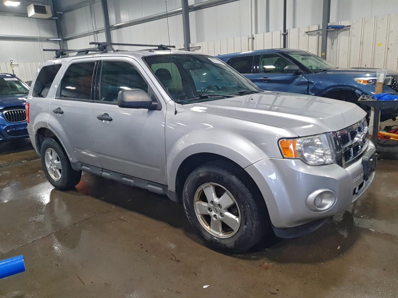 2011 FORD ESCAPE XLT photo 4