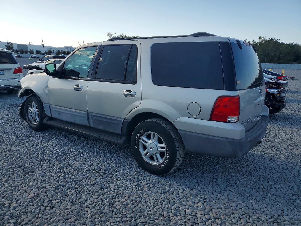 2004 FORD EXPEDITION XLT photo 2