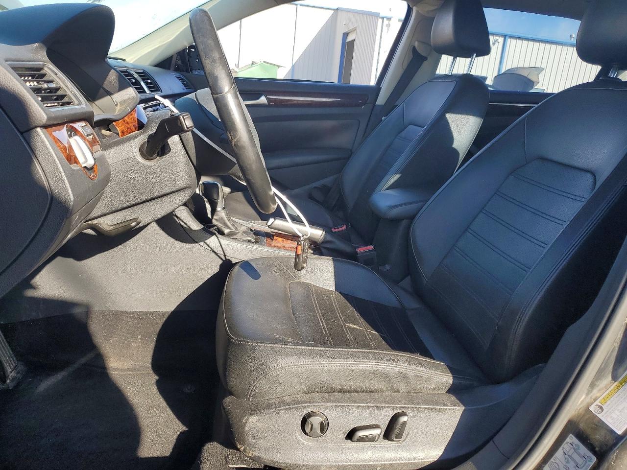 2012 VOLKSWAGEN PASSAT SEL photo 7
