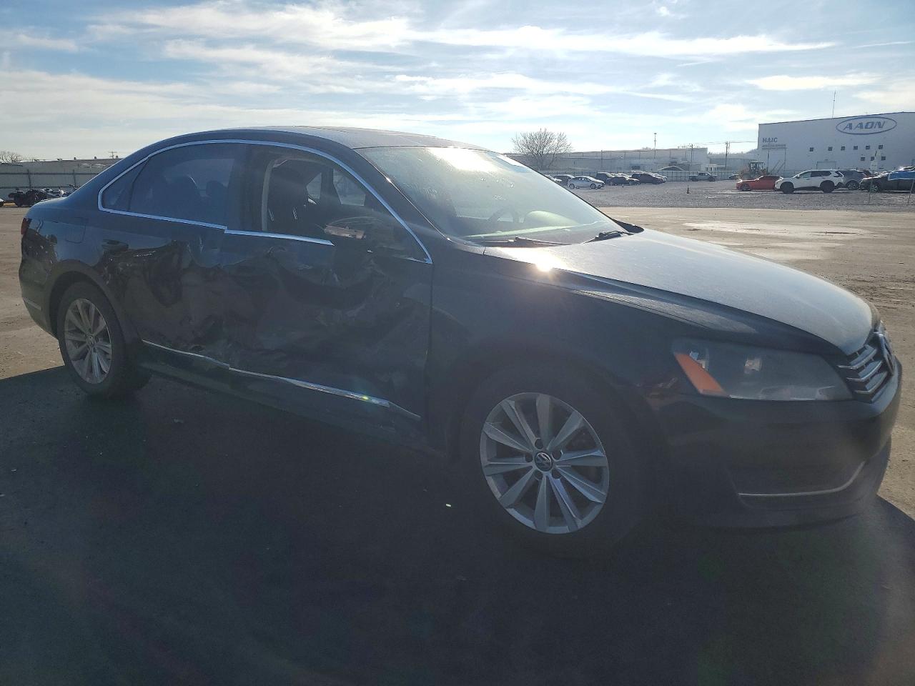 2012 VOLKSWAGEN PASSAT SEL photo 4