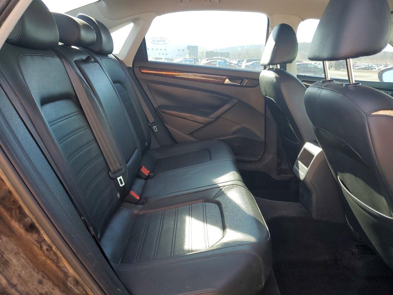 2012 VOLKSWAGEN PASSAT SEL photo 10