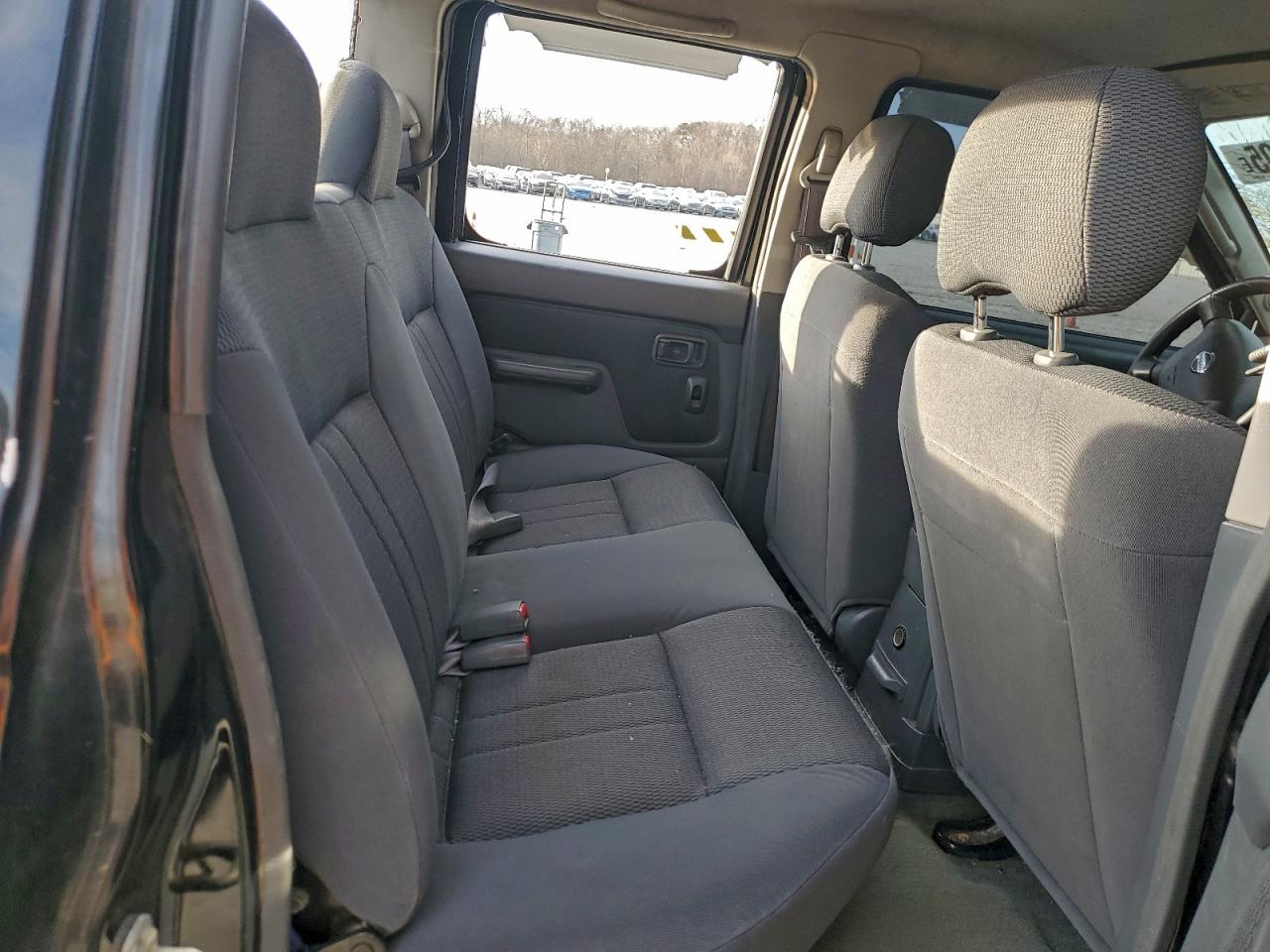 2004 NISSAN FRONTIER CREW CAB XE V6 photo 10