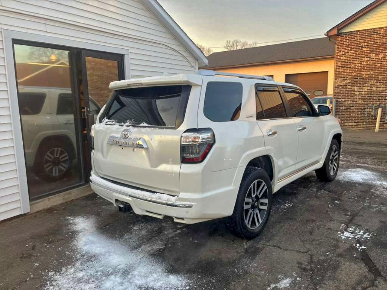 2022 TOYOTA 4RUNNER LIMITED photo 3