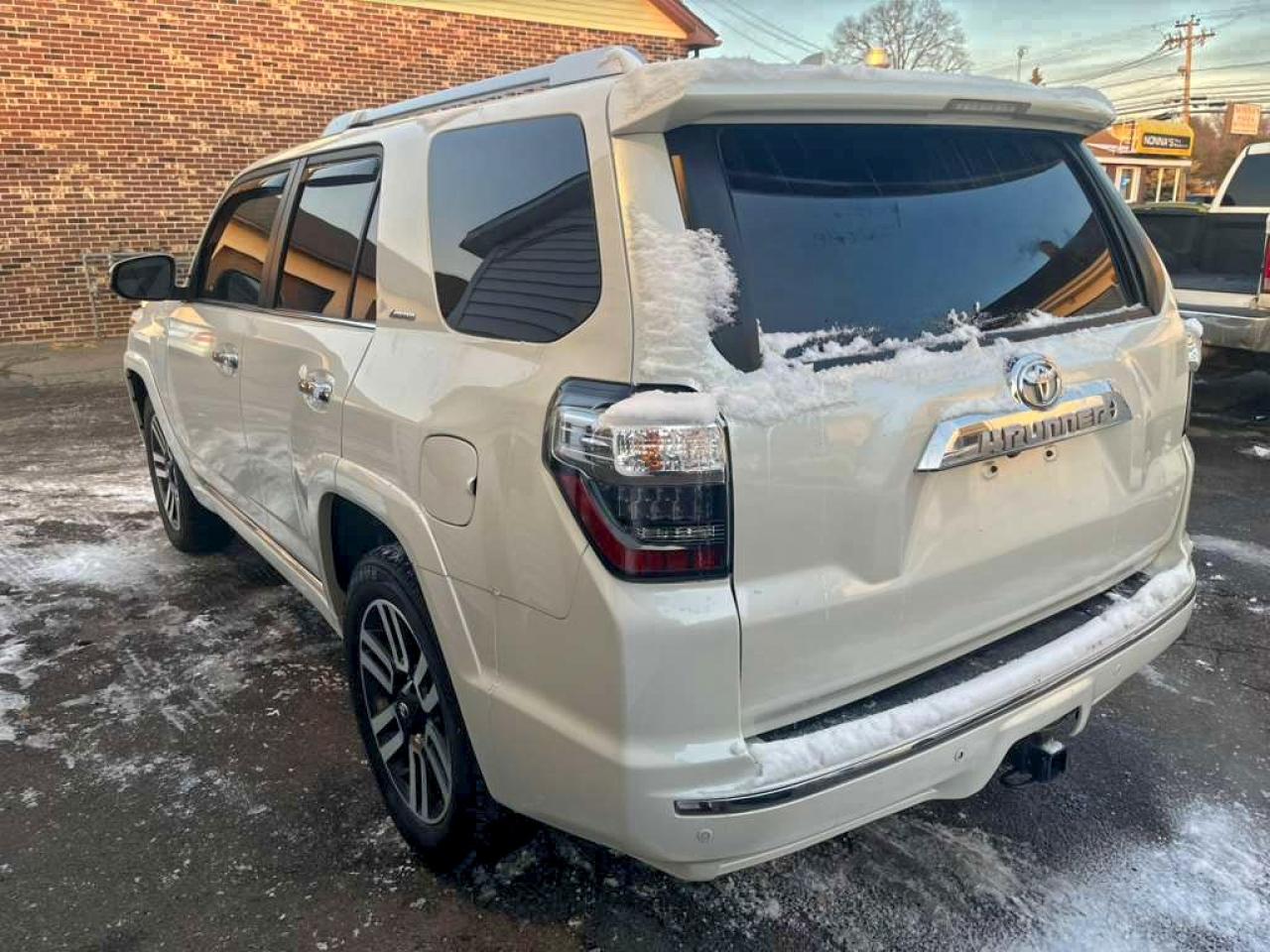 2022 TOYOTA 4RUNNER LIMITED photo 2