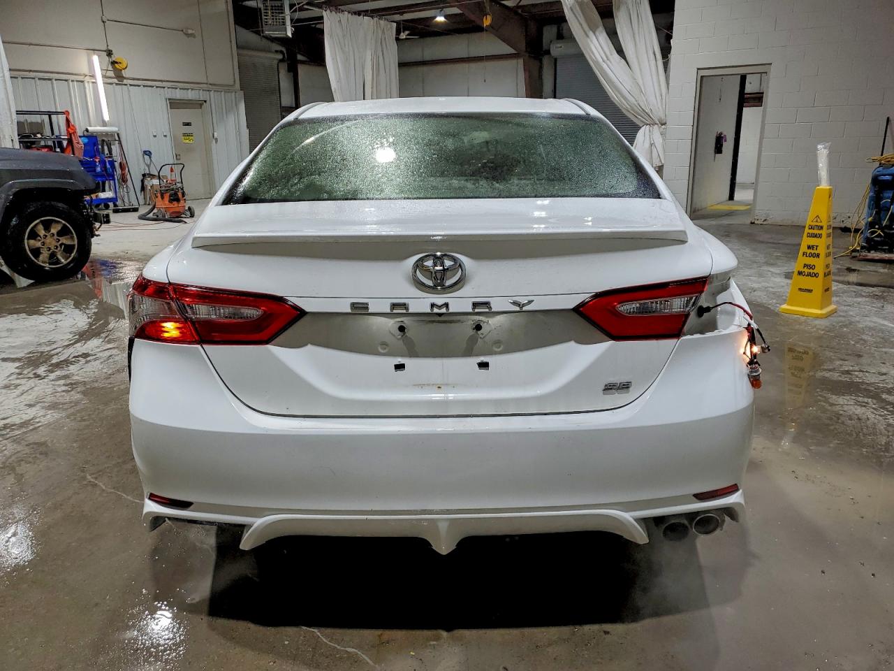 2018 TOYOTA CAMRY L photo 6