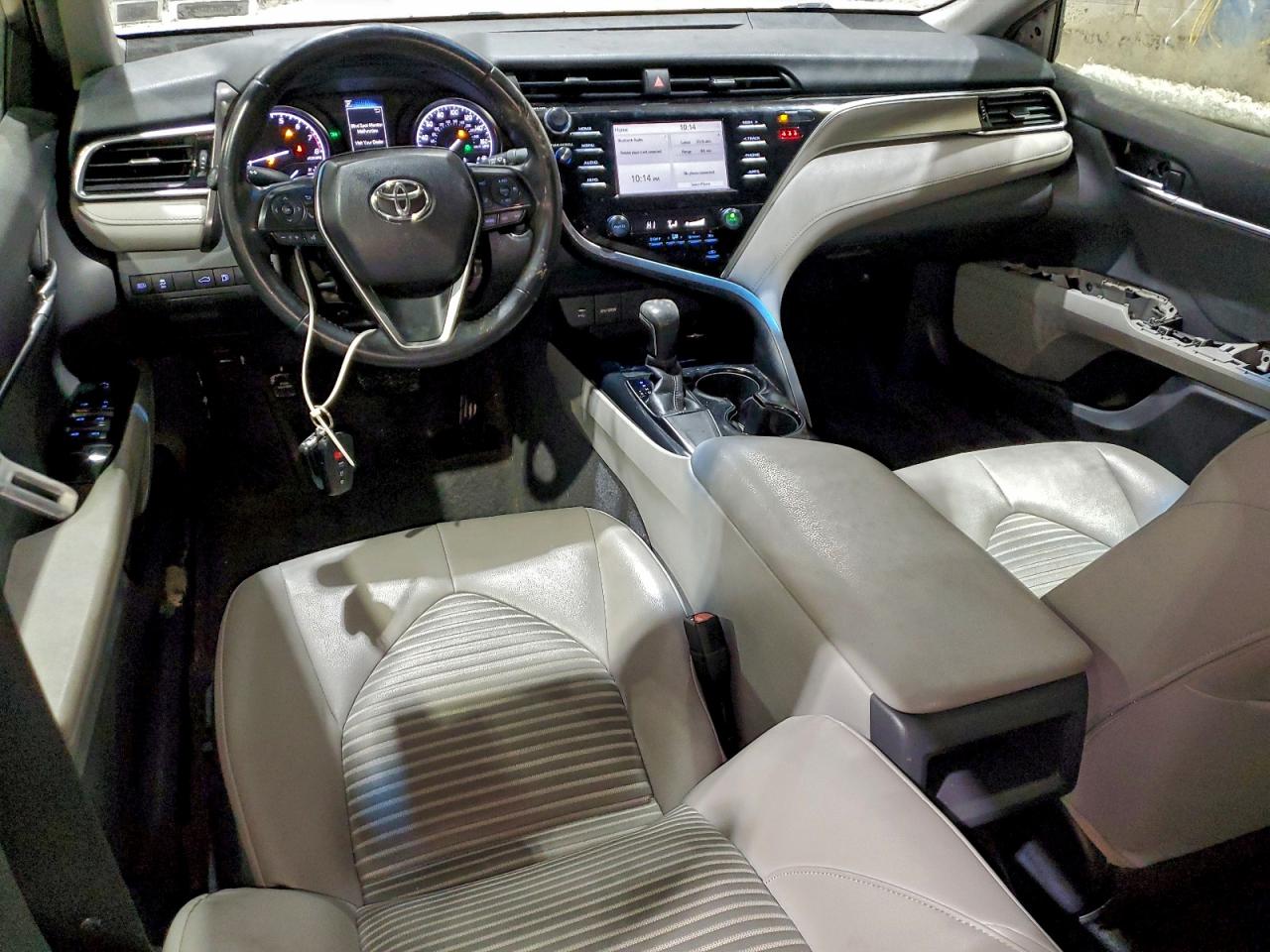 2018 TOYOTA CAMRY L photo 8