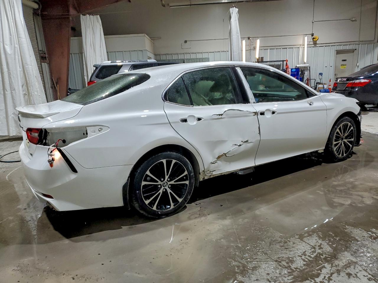 2018 TOYOTA CAMRY L photo 3