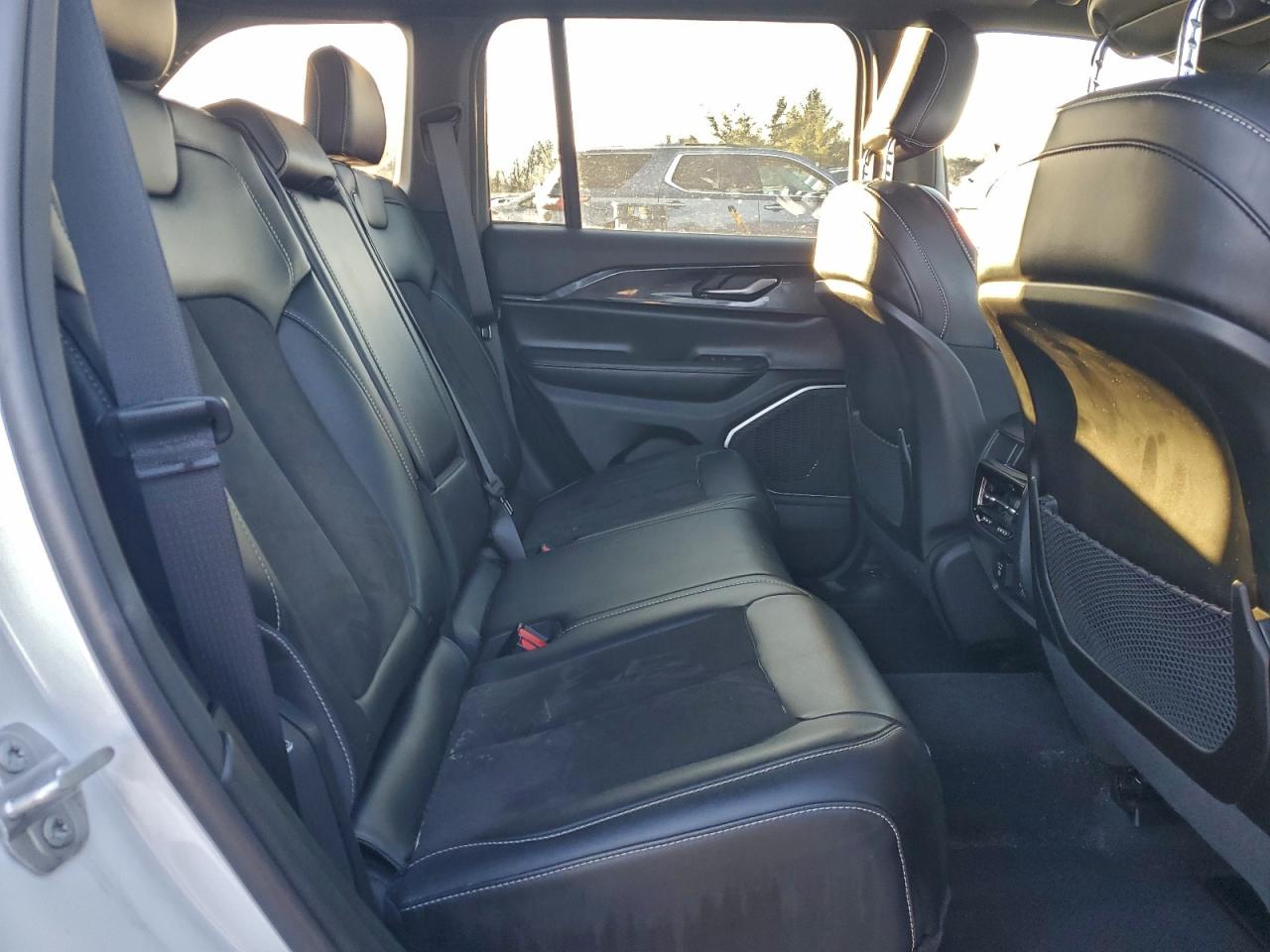 2022 JEEP GRAND CHEROKEE LAREDO photo 11