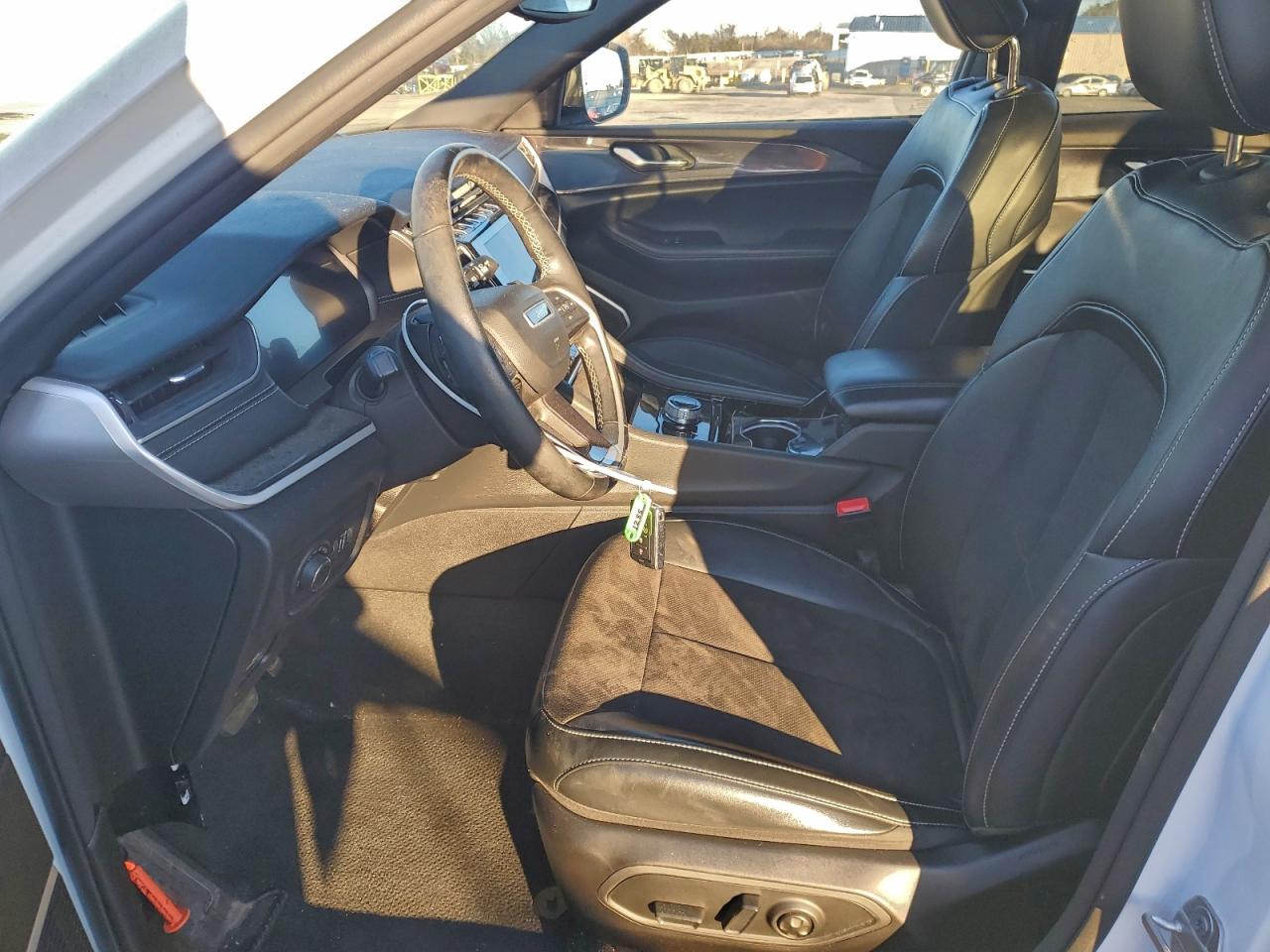 2022 JEEP GRAND CHEROKEE LAREDO photo 7