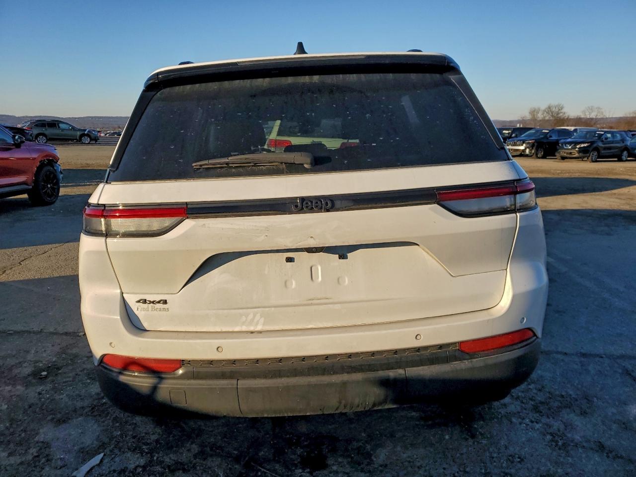 2022 JEEP GRAND CHEROKEE LAREDO photo 6
