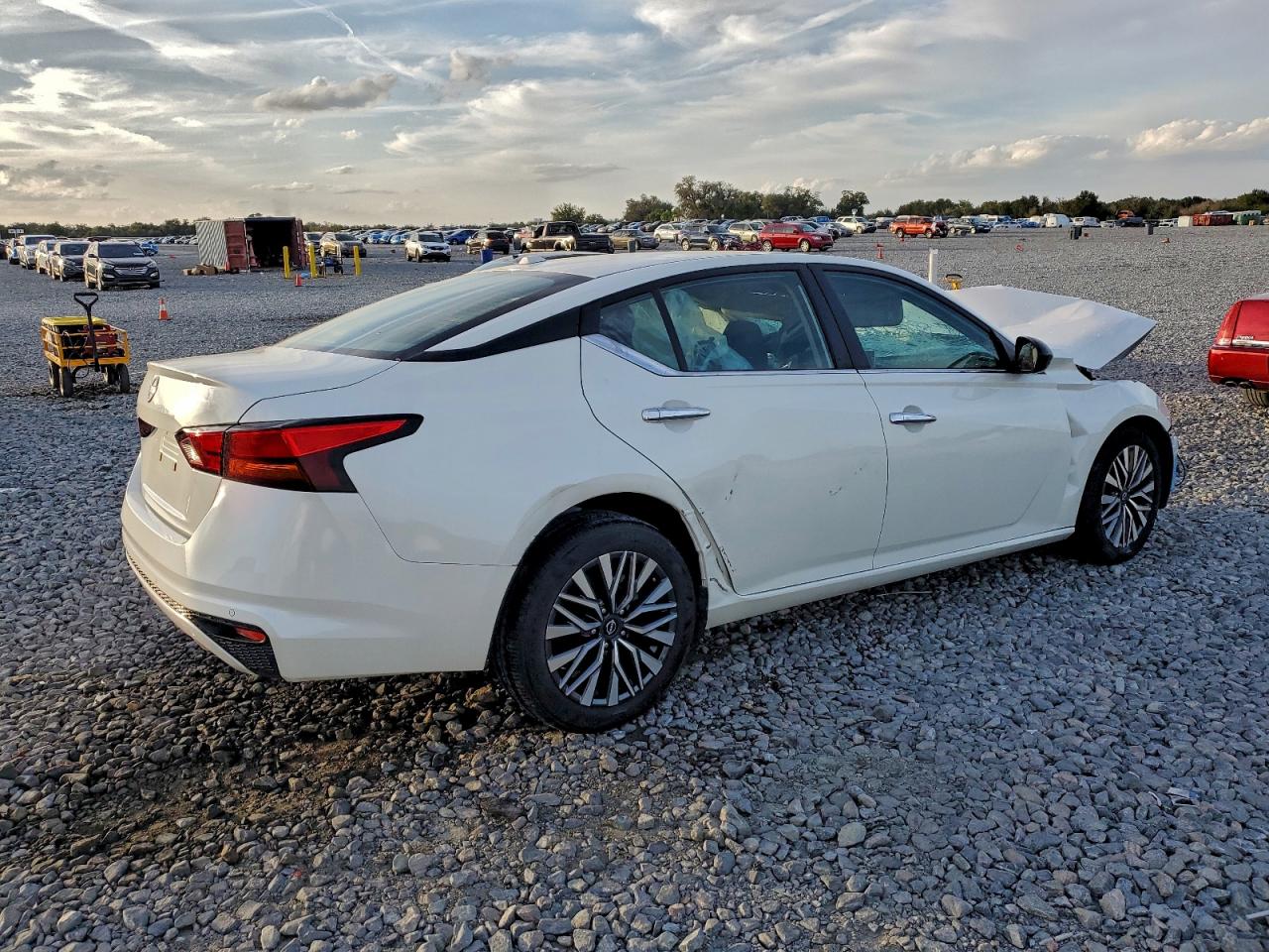 2025 NISSAN ALTIMA SV photo 3