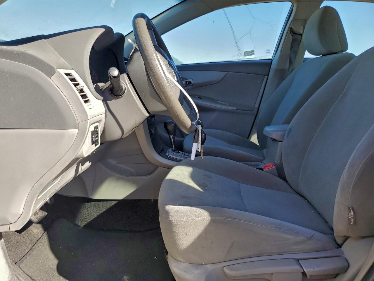 2010 TOYOTA COROLLA LE photo 7
