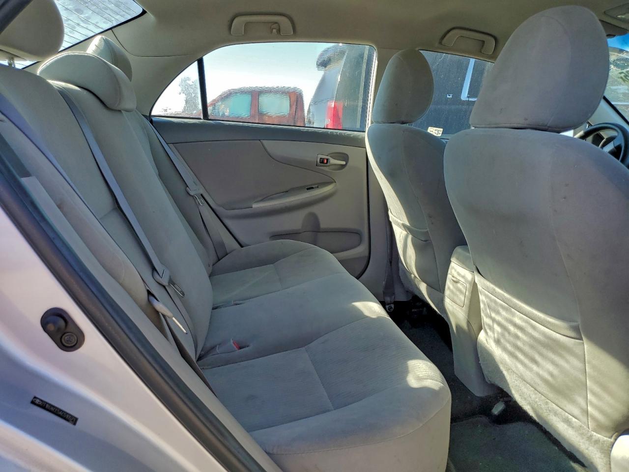 2010 TOYOTA COROLLA LE photo 10