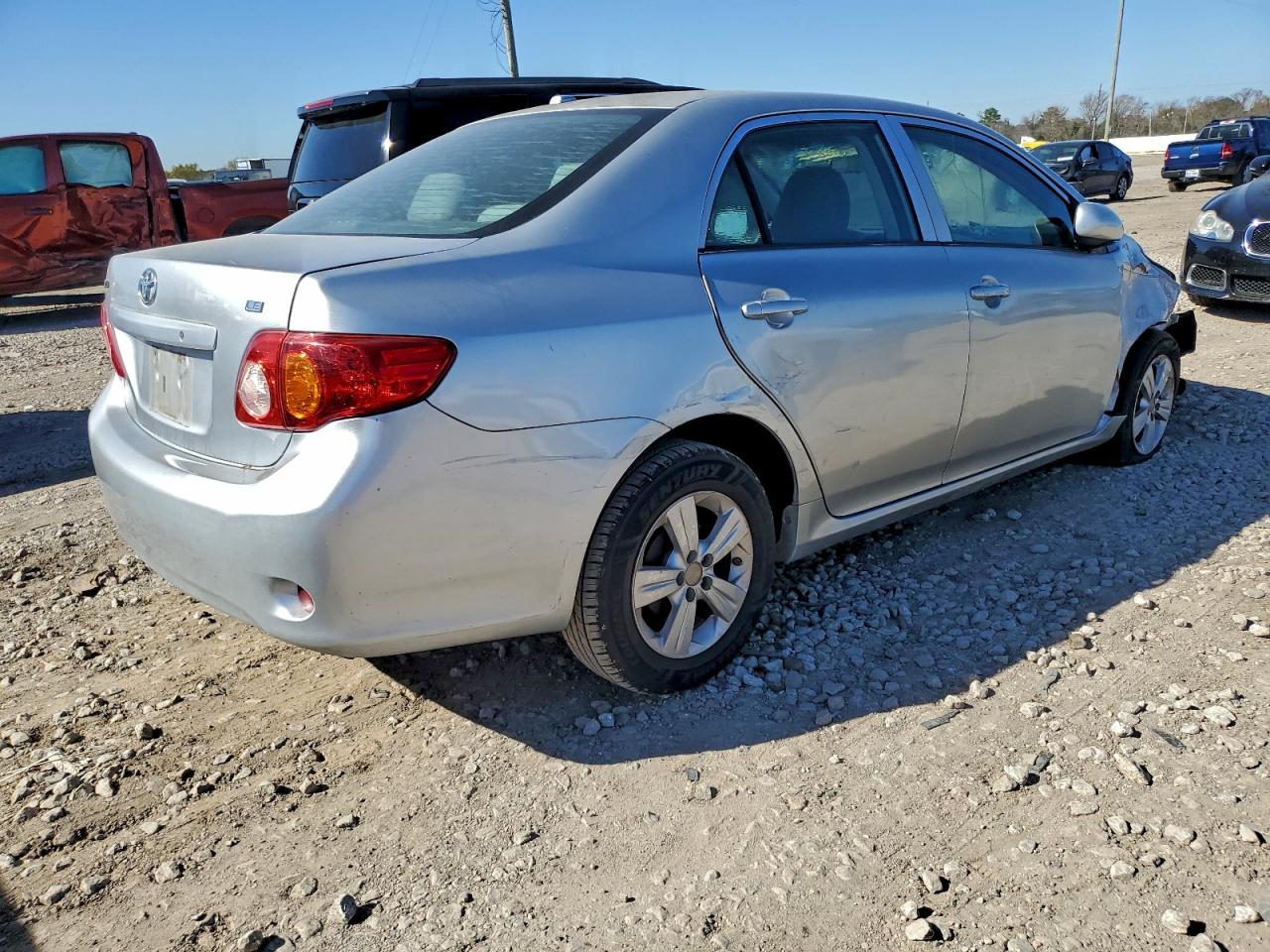 2010 TOYOTA COROLLA LE photo 3