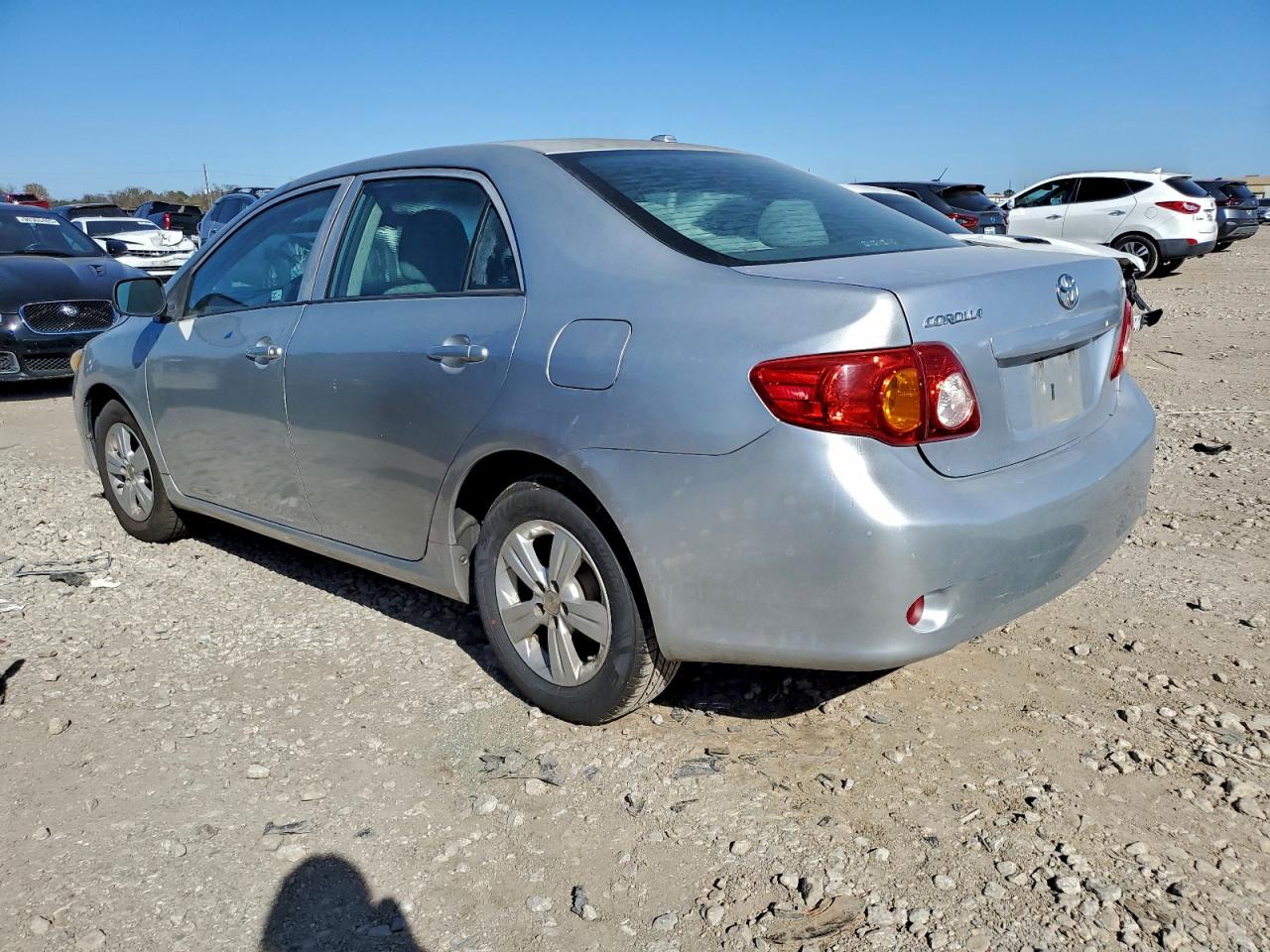 2010 TOYOTA COROLLA LE photo 2