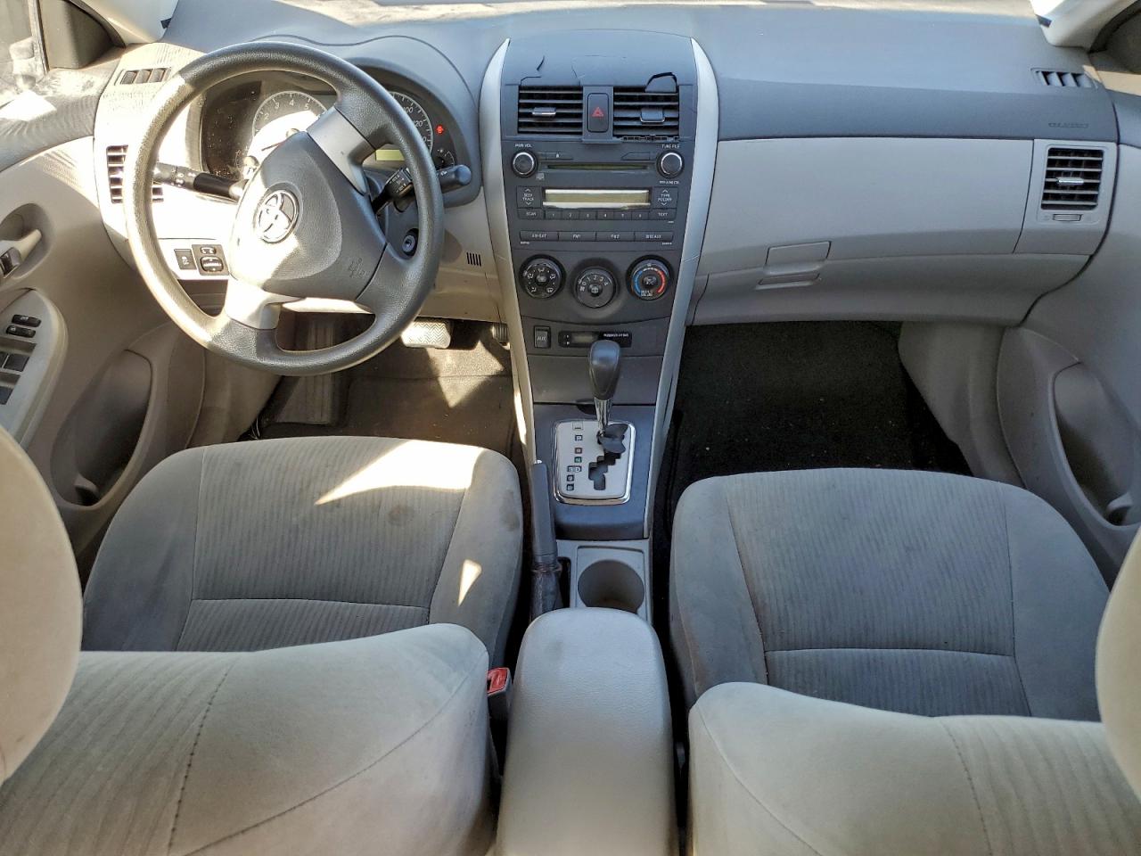 2010 TOYOTA COROLLA LE photo 8