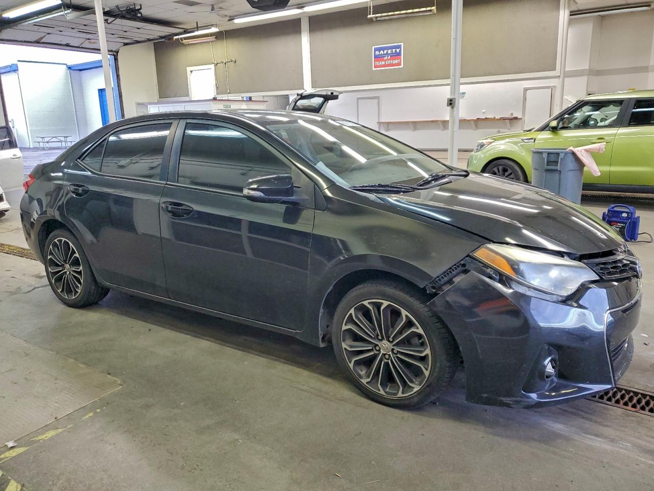 2015 TOYOTA COROLLA L photo 4