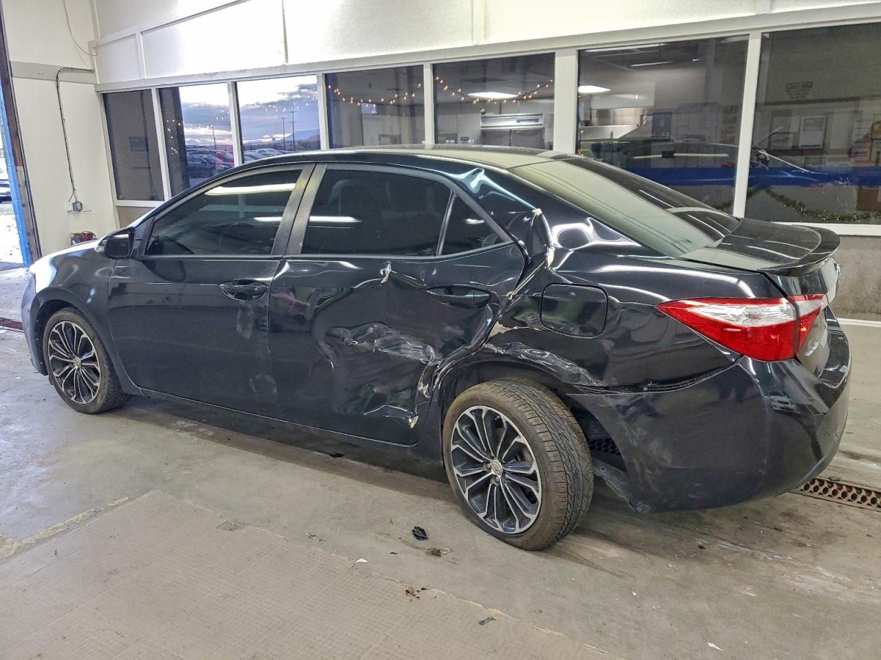 2015 TOYOTA COROLLA L photo 2