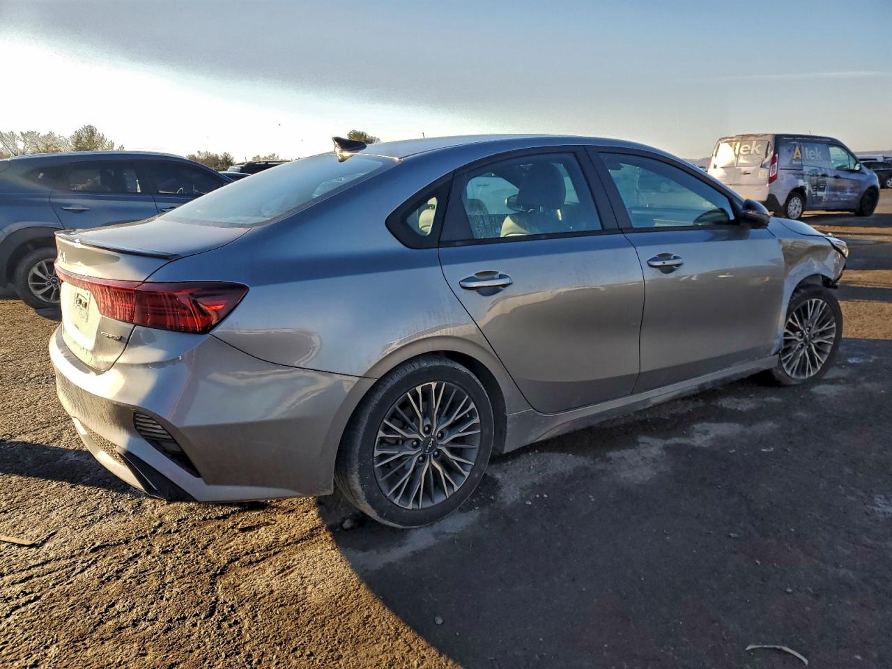 2023 KIA FORTE GT LINE photo 3
