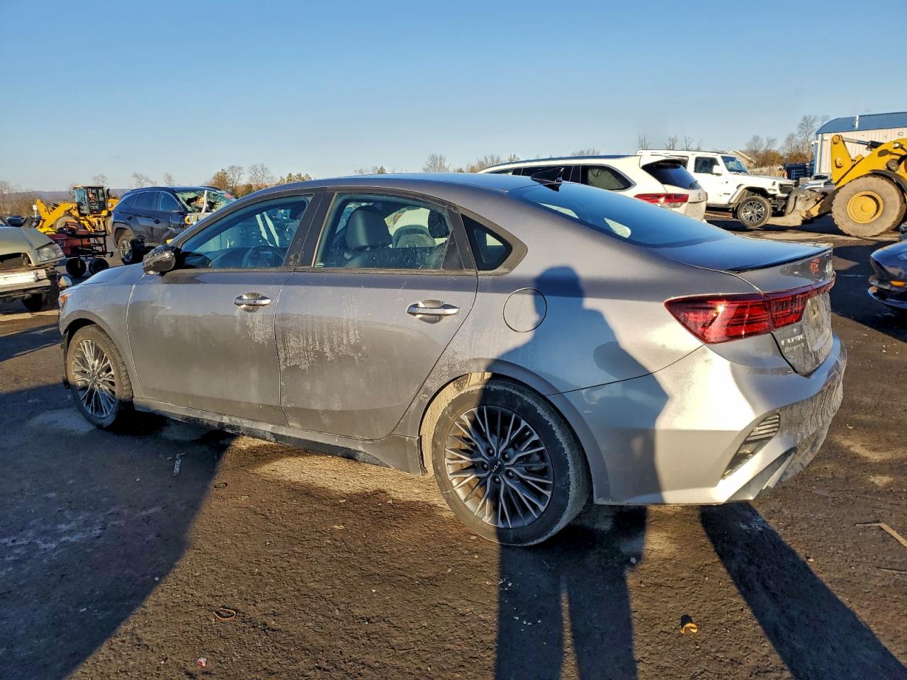 2023 KIA FORTE GT LINE photo 2