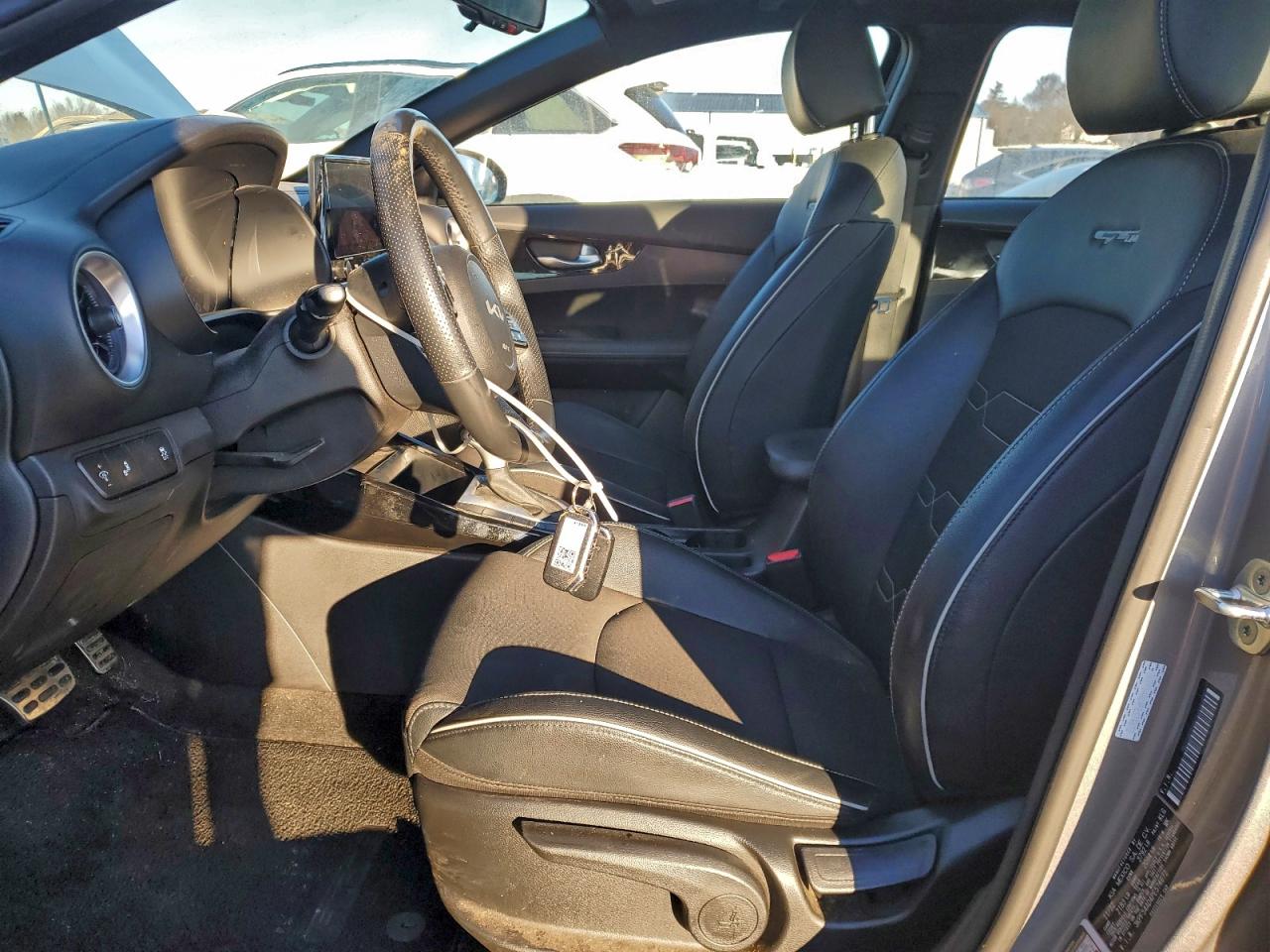 2023 KIA FORTE GT LINE photo 7