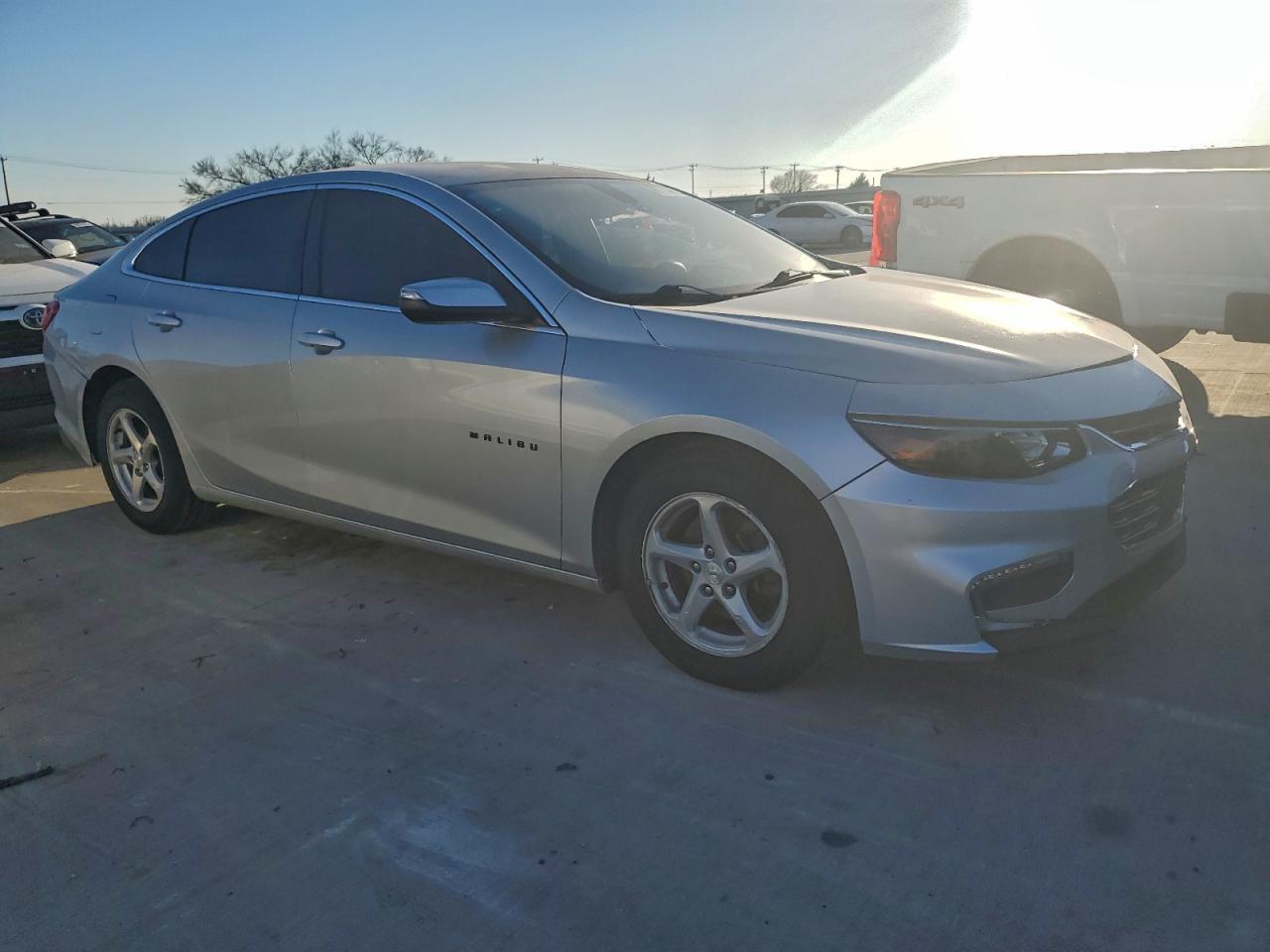 2017 CHEVROLET MALIBU LT photo 4