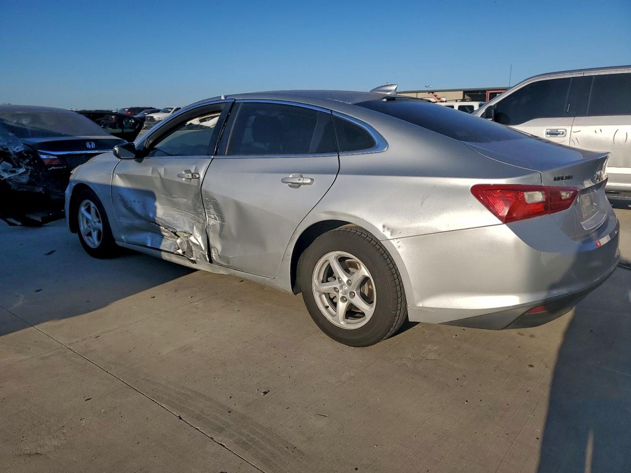 2017 CHEVROLET MALIBU LT photo 2
