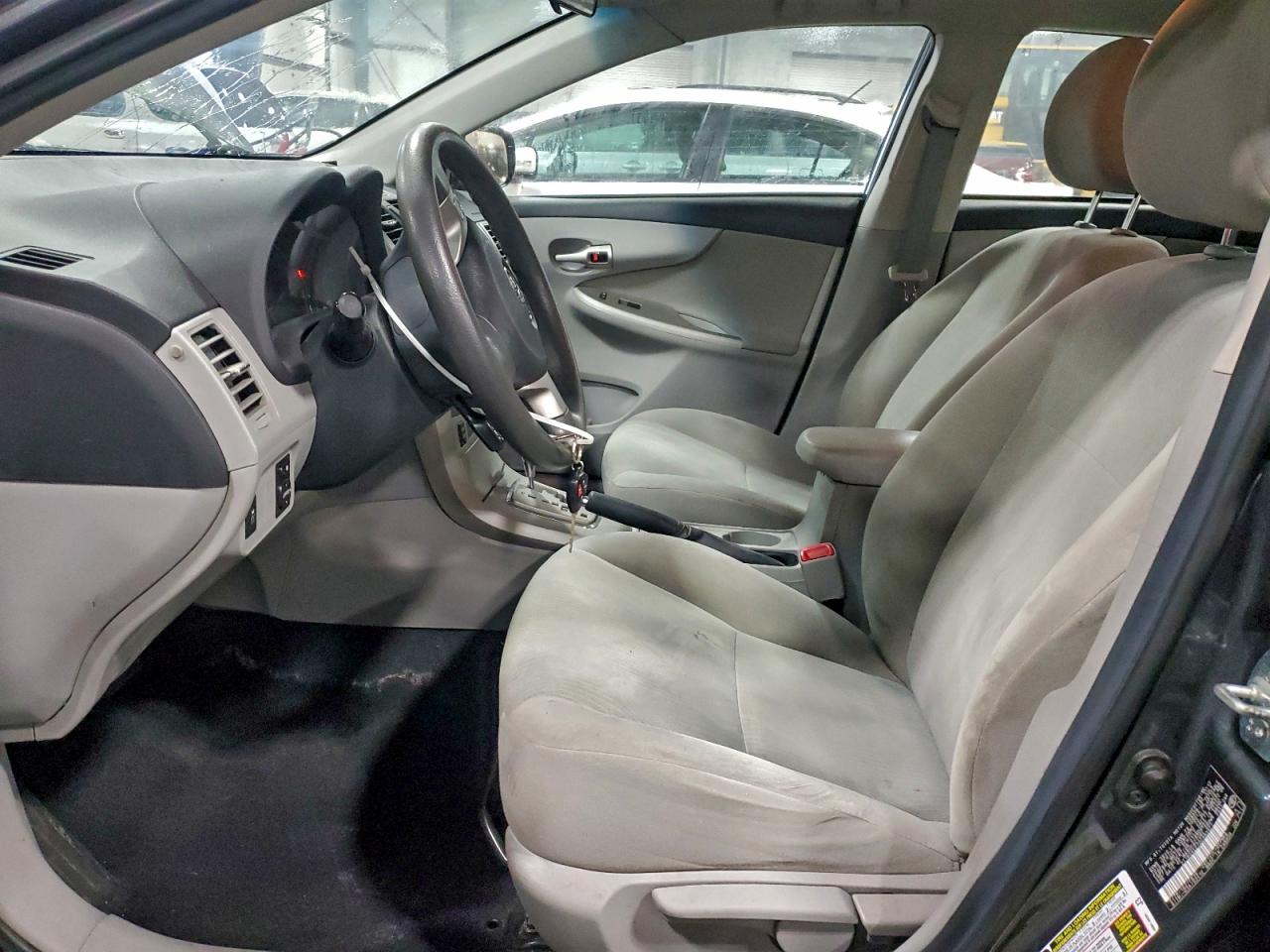2013 TOYOTA COROLLA BASE photo 7
