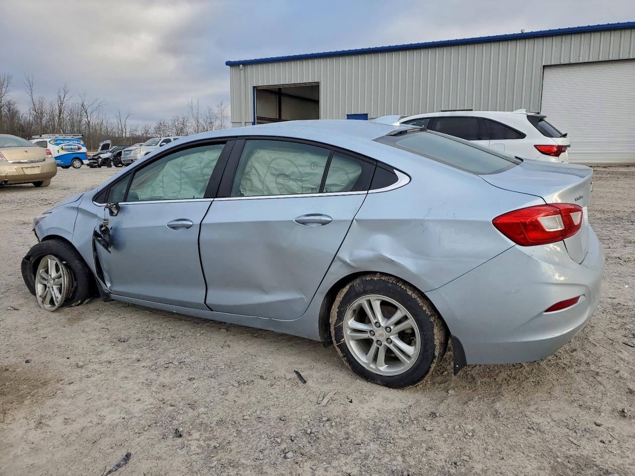 2017 CHEVROLET CRUZE LT photo 2