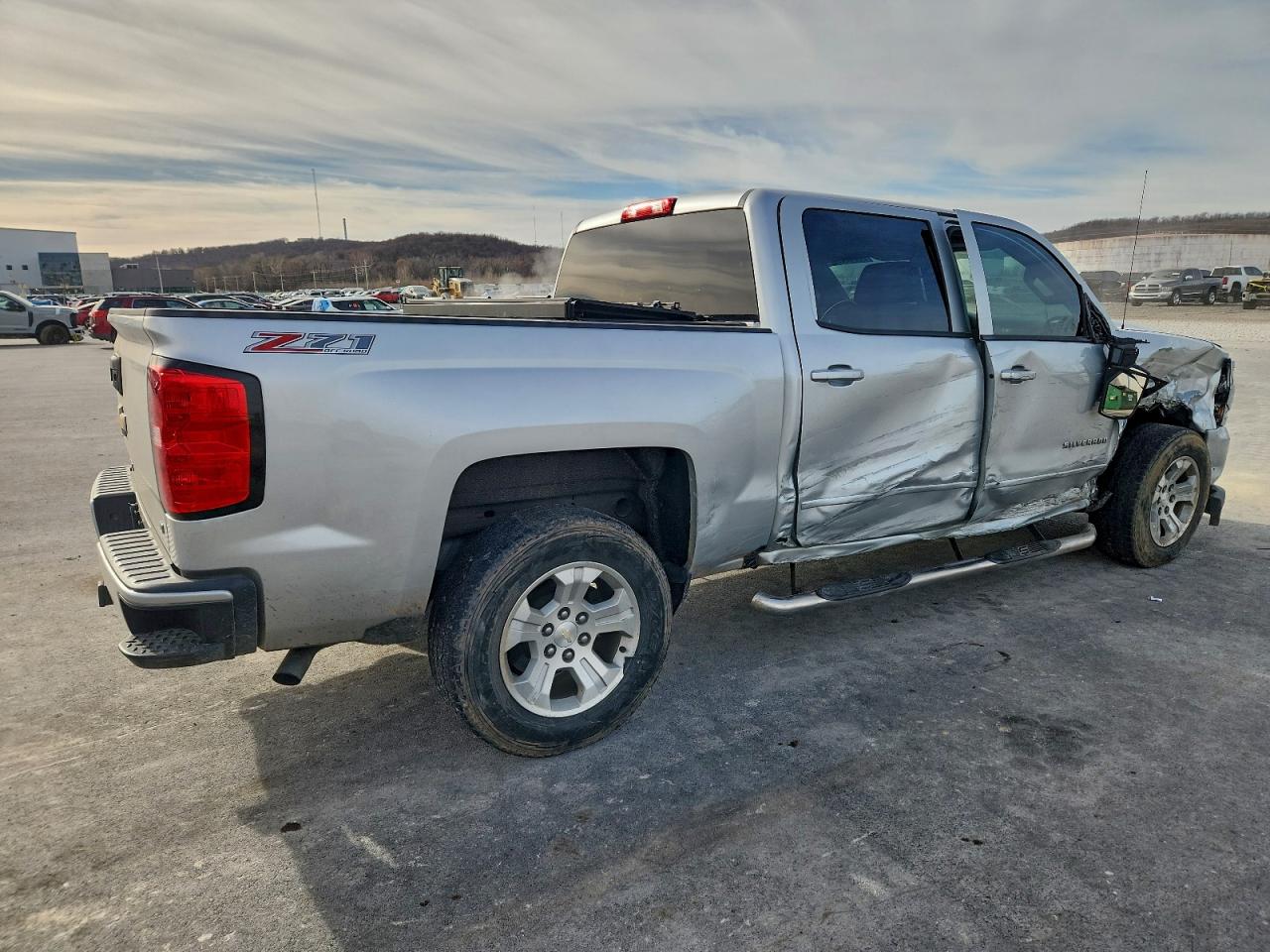 2017 CHEVROLET SILVERADO K1500 LT photo 3