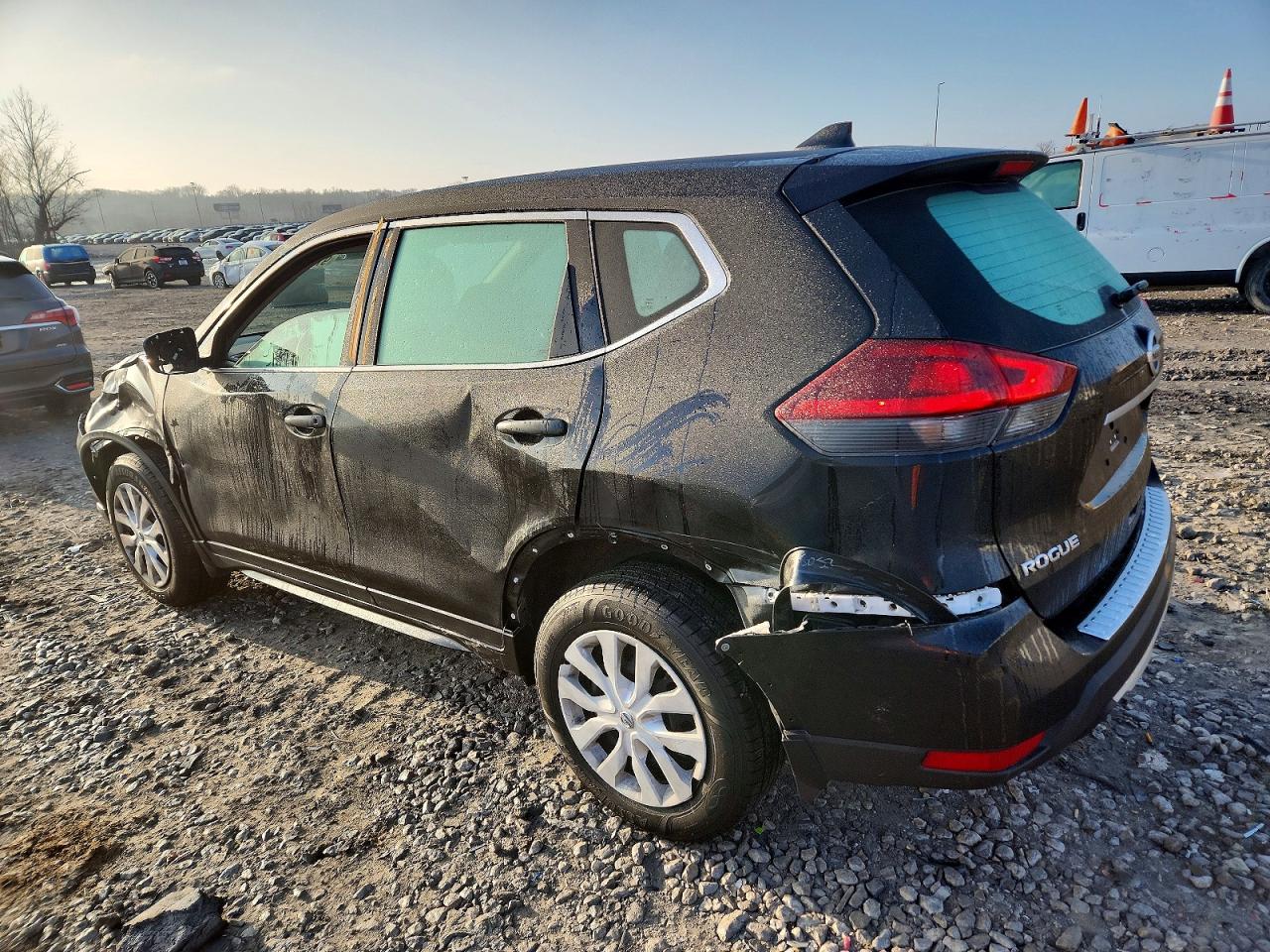 2018 NISSAN ROGUE S photo 2