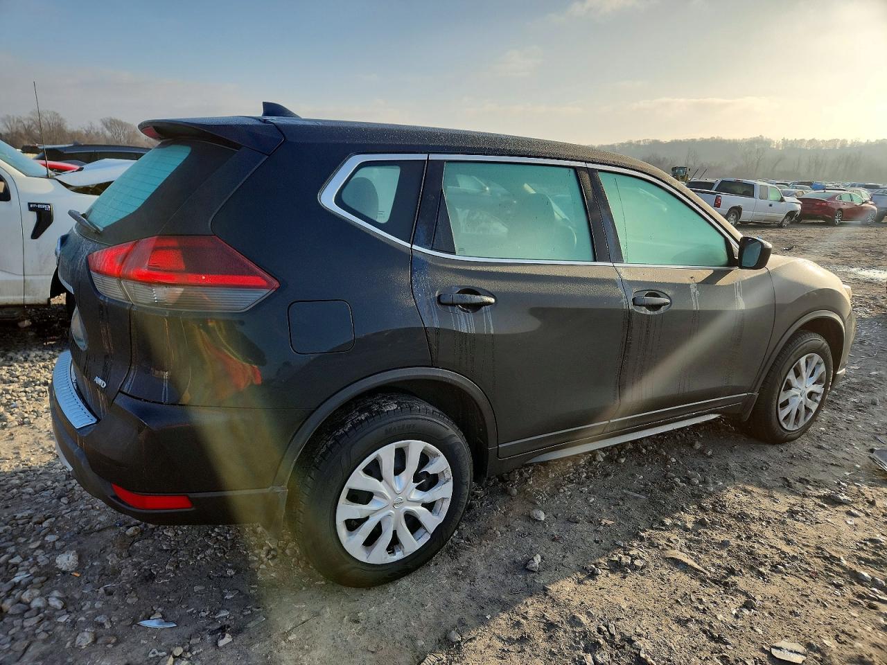 2018 NISSAN ROGUE S photo 3