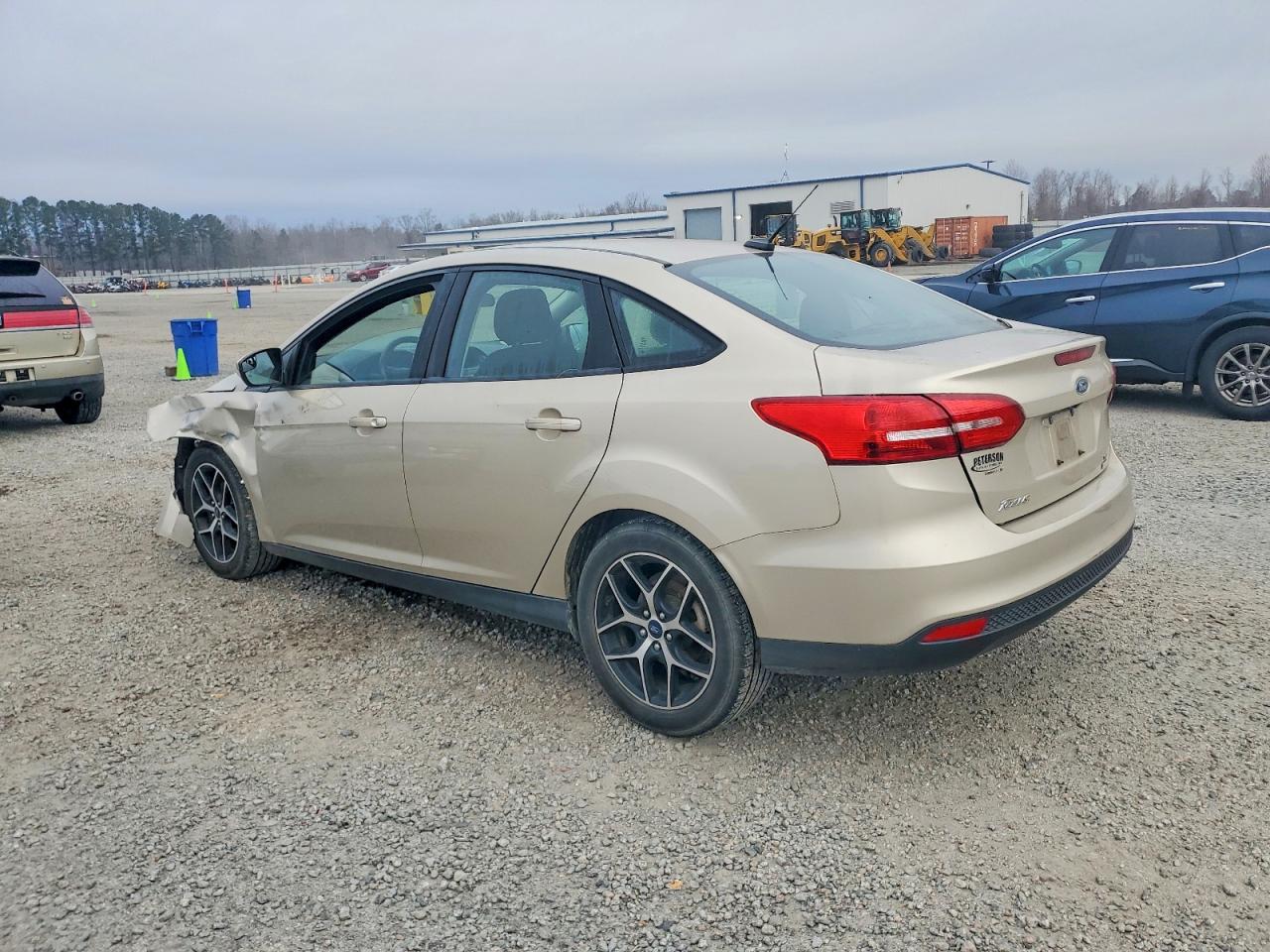 2018 FORD FOCUS SE photo 2