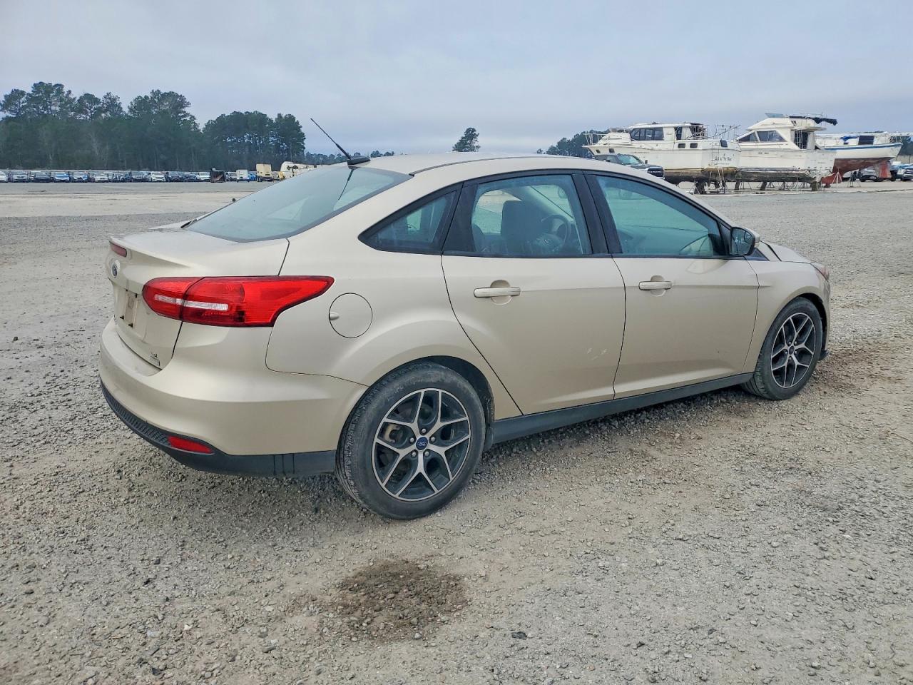 2018 FORD FOCUS SE photo 3