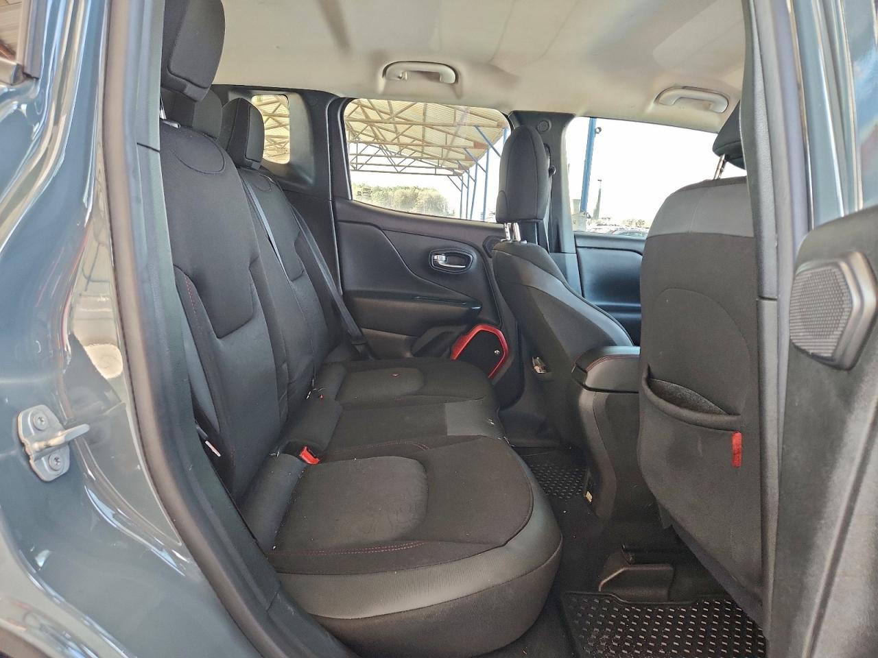 2017 JEEP RENEGADE TRAILHAWK photo 11