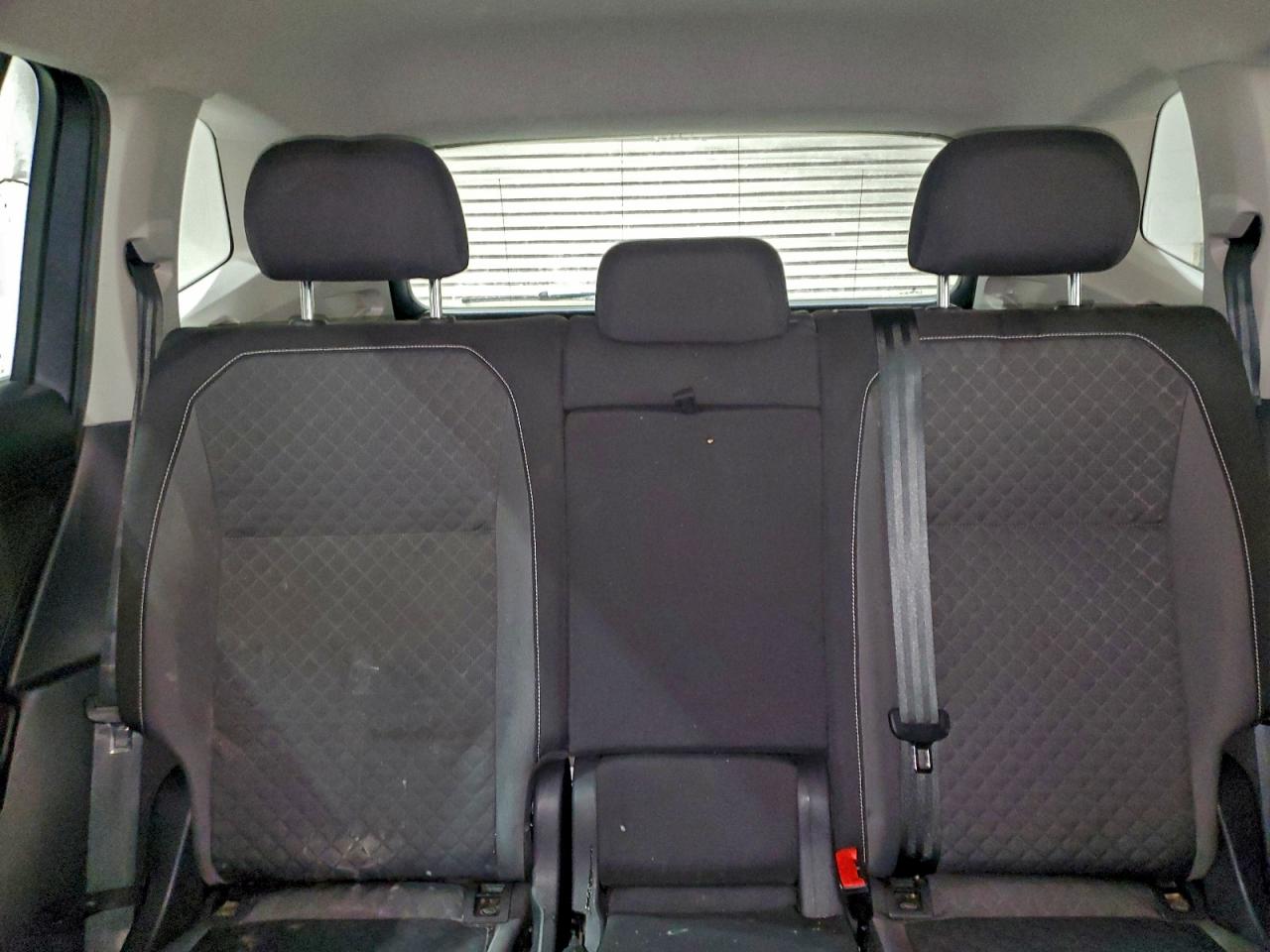 2021 VOLKSWAGEN TIGUAN S photo 10